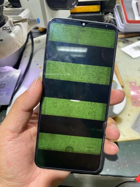 小米3手机屏幕出现边框是设置问题还是硬件故障?