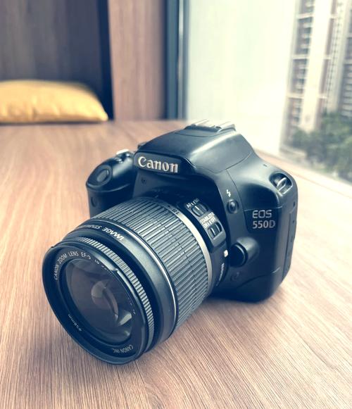 我想买佳能550d,买的时候有没有镜头的?如果另外买镜头要买什么型号啊...
