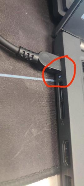 联想笔记本电脑的屏幕一闪一闪的,怎么回事?