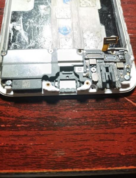 oppor9s怎么把手机主板和屏幕分开