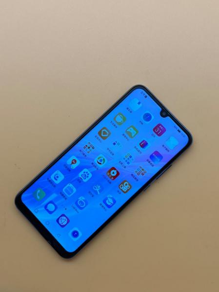 荣耀10青春版和荣耀10区别更全面的性能费用对比